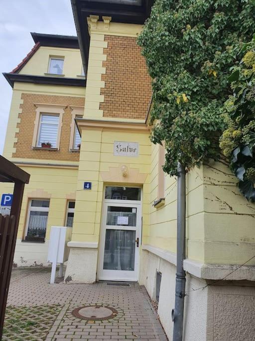 Ferienwohnung Direkt Am Kurpark Mit Gradierwerk Solestadt Bad Dürrenberg エクステリア 写真